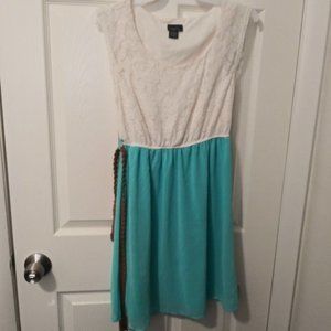 Sleeveless lace bodice belted dress